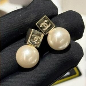 oCHANELo Earrings 220