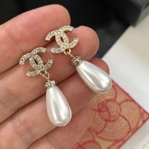 oCHANELo Earrings 250