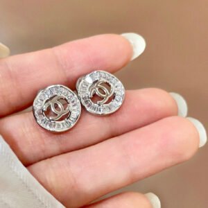 oCHANELo Earrings 557