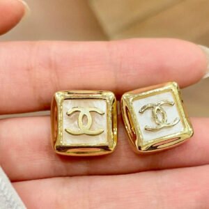 oCHANELo Earrings 625