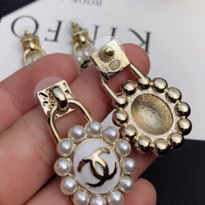 oCHANELo Earrings 672