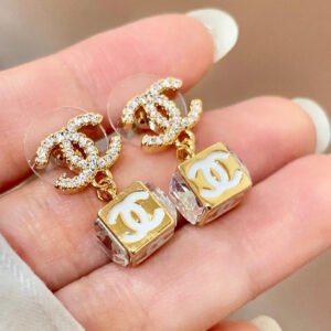 oCHANELo Earrings 972