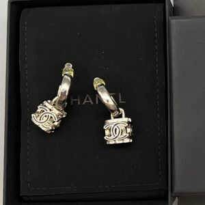 oCHANELo Earrings 1075