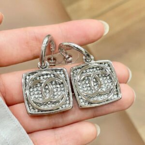 oCHANELo Earrings 1084