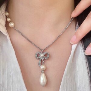 oCHANELo Necklaces 106