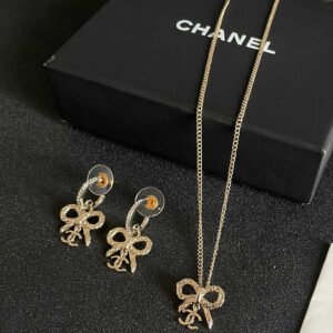 oCHANELo Necklaces 296