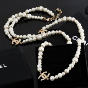 oCHANELo Necklaces 384