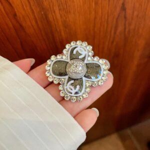 oCHANELo Brooches 039