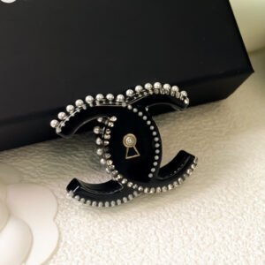 oCHANELo Brooches 064