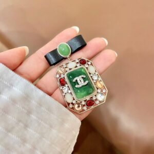 oCHANELo Brooches 066