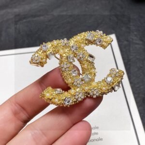 oCHANELo Brooches 100