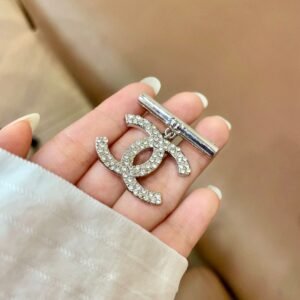 oCHANELo Brooches 103