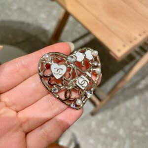 oCHANELo Brooches 106