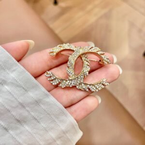 oCHANELo Brooches 121