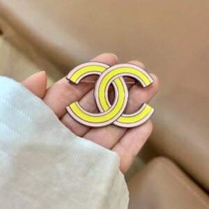 oCHANELo Brooches 122