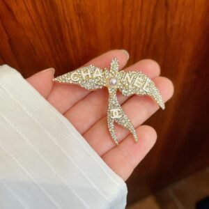 oCHANELo Brooches 128