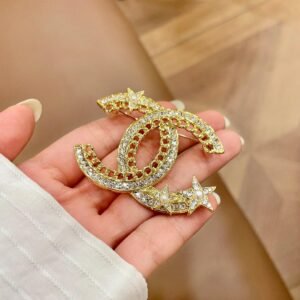 oCHANELo Brooches 133