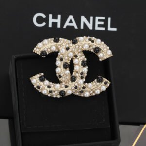 oCHANELo Brooches 138