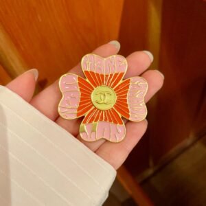oCHANELo Brooches 143