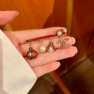 oCHANELo Brooches 146