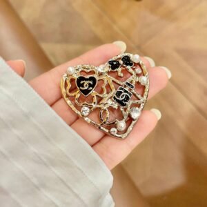 oCHANELo Brooches 148