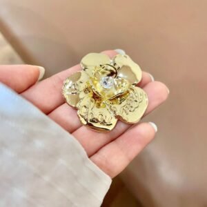 oCHANELo Brooches 150