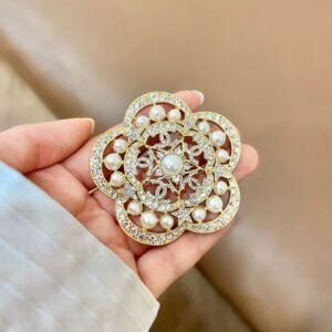 oCHANELo Brooches 152