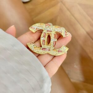 oCHANELo Brooches 153