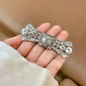 oCHANELo Brooches 156