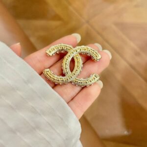 oCHANELo Brooches 158