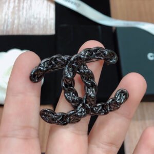 oCHANELo Brooches 159