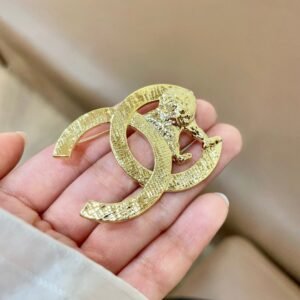 oCHANELo Brooches 169