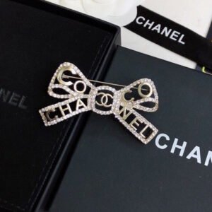 oCHANELo Brooches 177