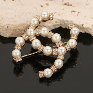 oCHANELo Brooches 220