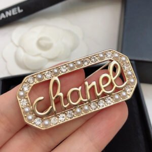 oCHANELo Brooches 225