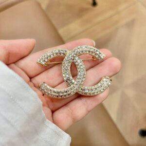 oCHANELo Brooches 227