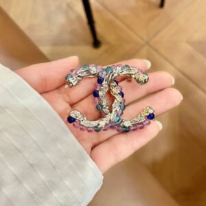 oCHANELo Brooches 236