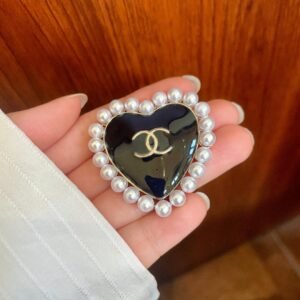 oCHANELo Brooches 243