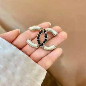 oCHANELo Brooches 246