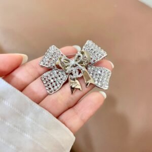 oCHANELo Brooches 256