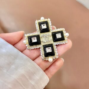 oCHANELo Brooches 260