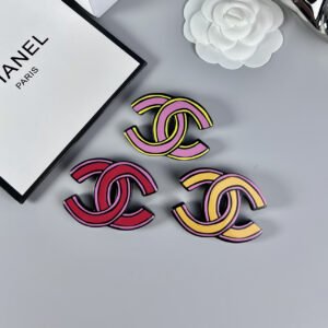 oCHANELo Brooches 261