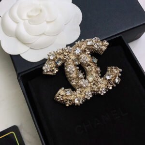 oCHANELo Brooches 262