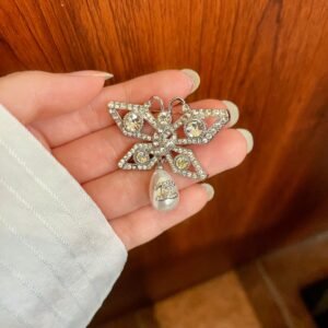 oCHANELo Brooches 267