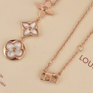 oLVo Necklaces