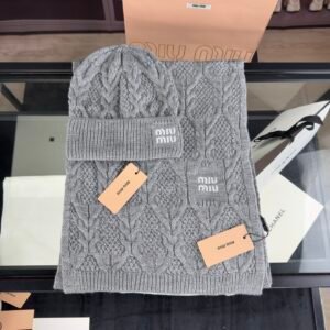 oMIUMIUo Hats 0390